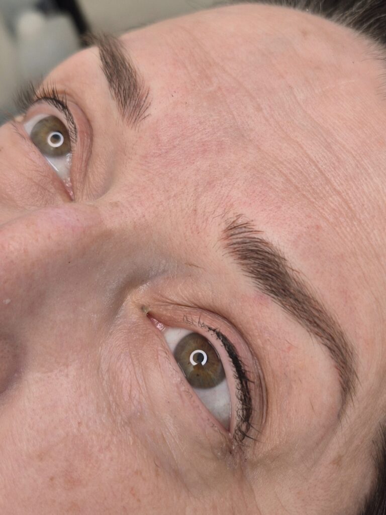 Microblading szemöldök tetoválás